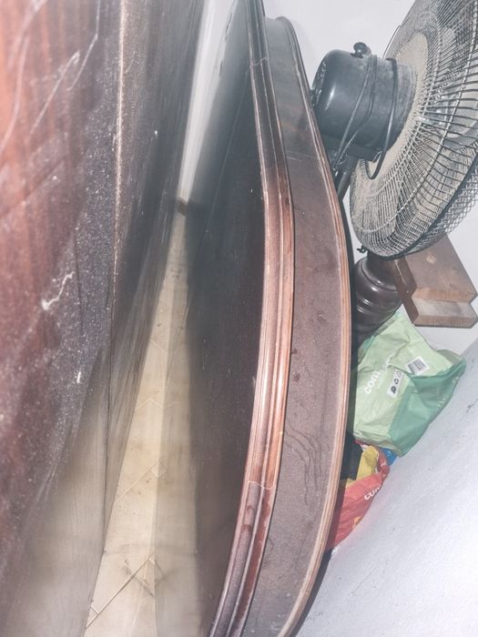 Vendo a mesa e 6 cadeiras