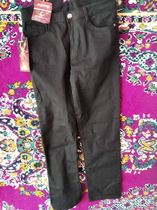 Джинсовые брюки.