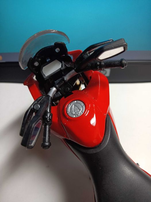 Moto Ducati Multistrada 1200 S Maisto Escala 1:12