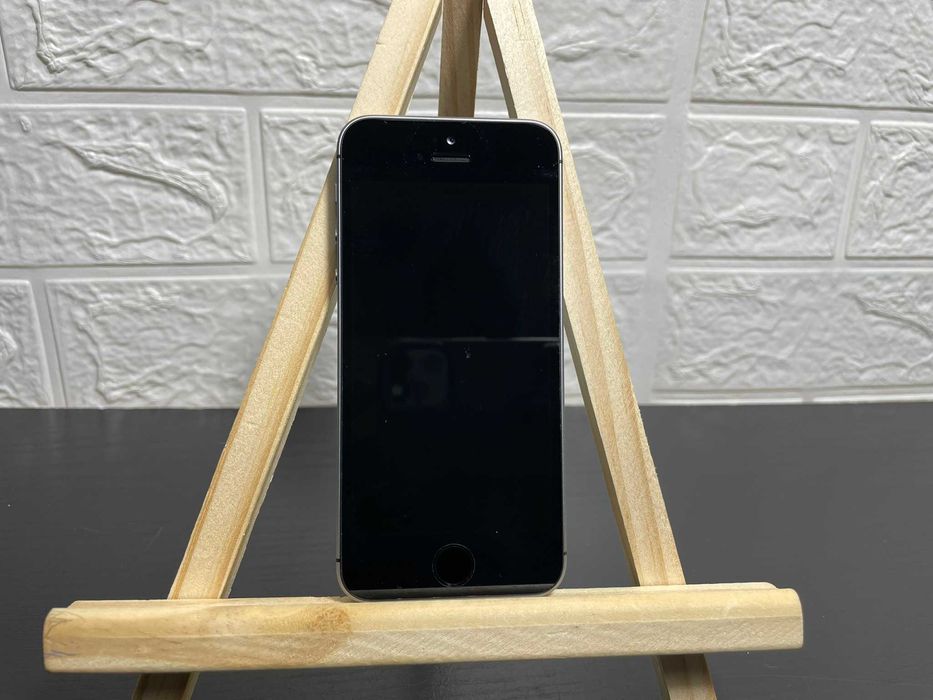 Apple iPhone SE 16GB (1gen) MP822DN/A AКБ 93%