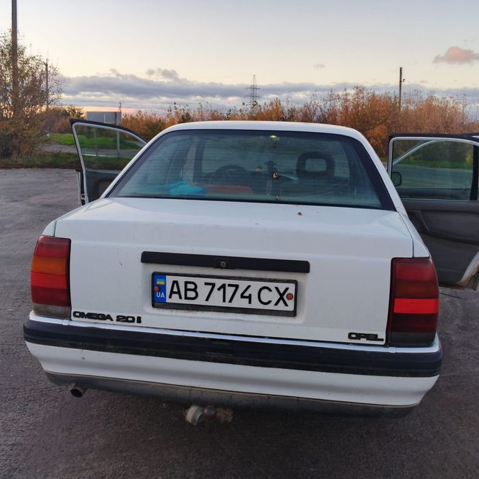 Opel  Omega  2.0