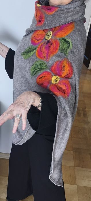 Poncho i szal malowany filcem