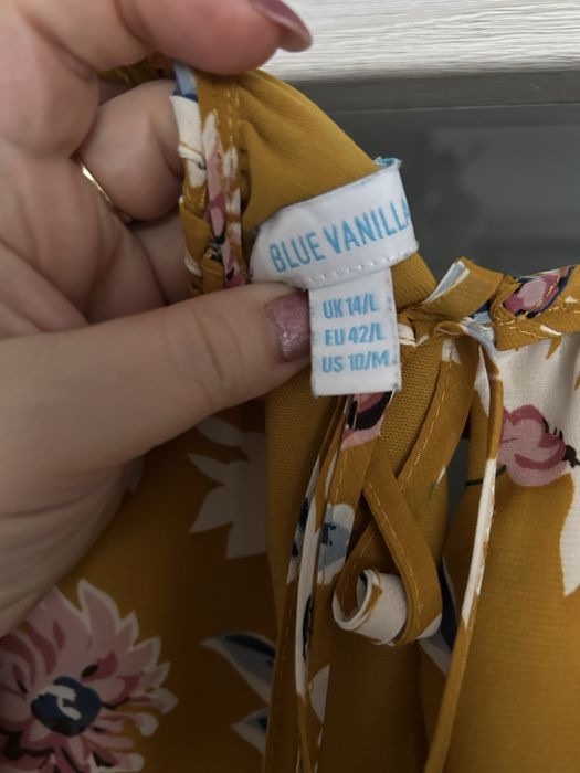 Sukienka w kolorze musztardę w rozmiarze 40