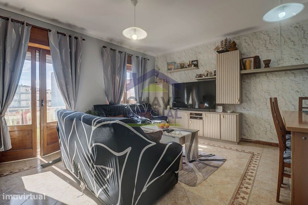 Apartamento T3 com Marquise e Varanda - Centro Caldas da Rainha — Caldas Da Rainha - Santo Onofre E Serra Do Bouro, Leiria