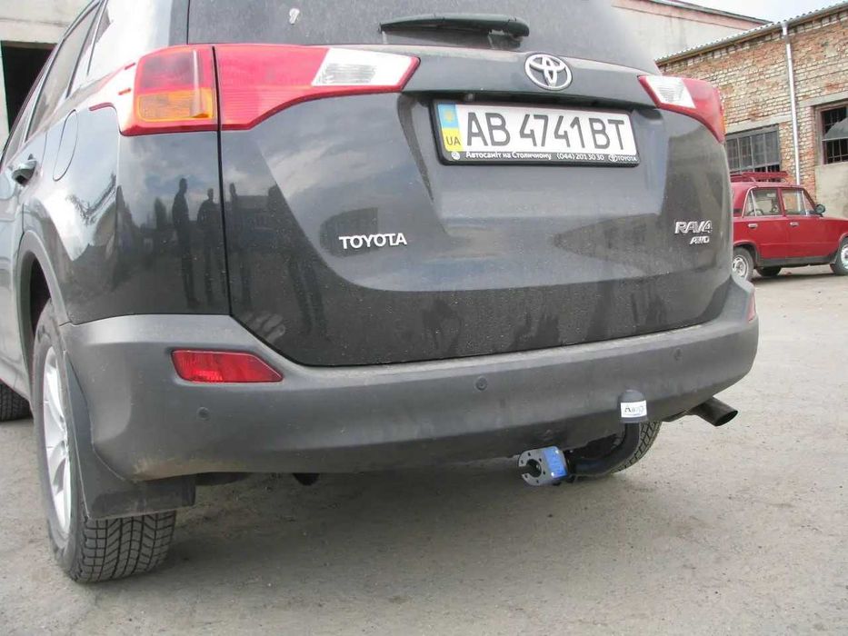 ФАРКОП на Toyota RAV4 (Тойота РАВ 4). Надійний монтаж у штатні місця. Новий!