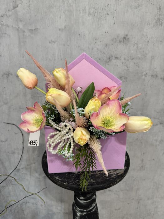 Wiosenny flowerbox w welurowej kopercie.