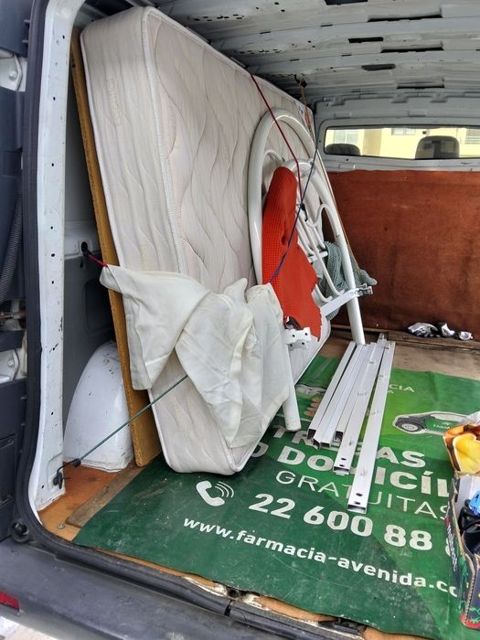 Cama em ferro com estrado e colchão
