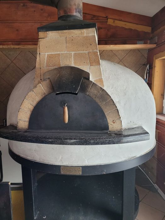 Piec do pizzy drewnem opalany
