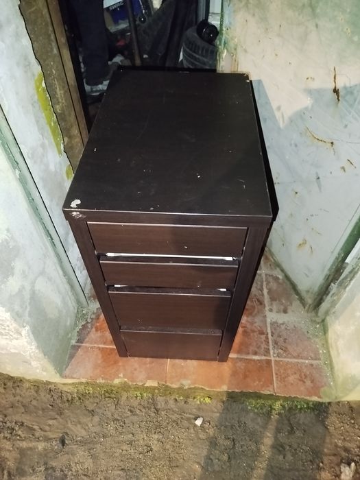 Móvel com gavetas