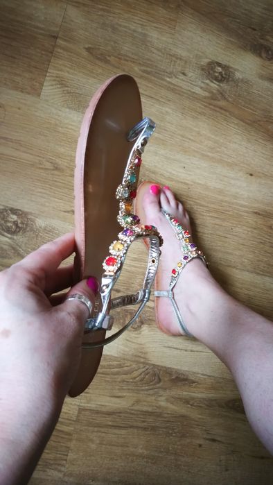 Nowe japonki 41 zapinane na kostce