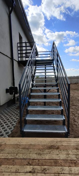 Schody salowe metalowe krata wema i deska