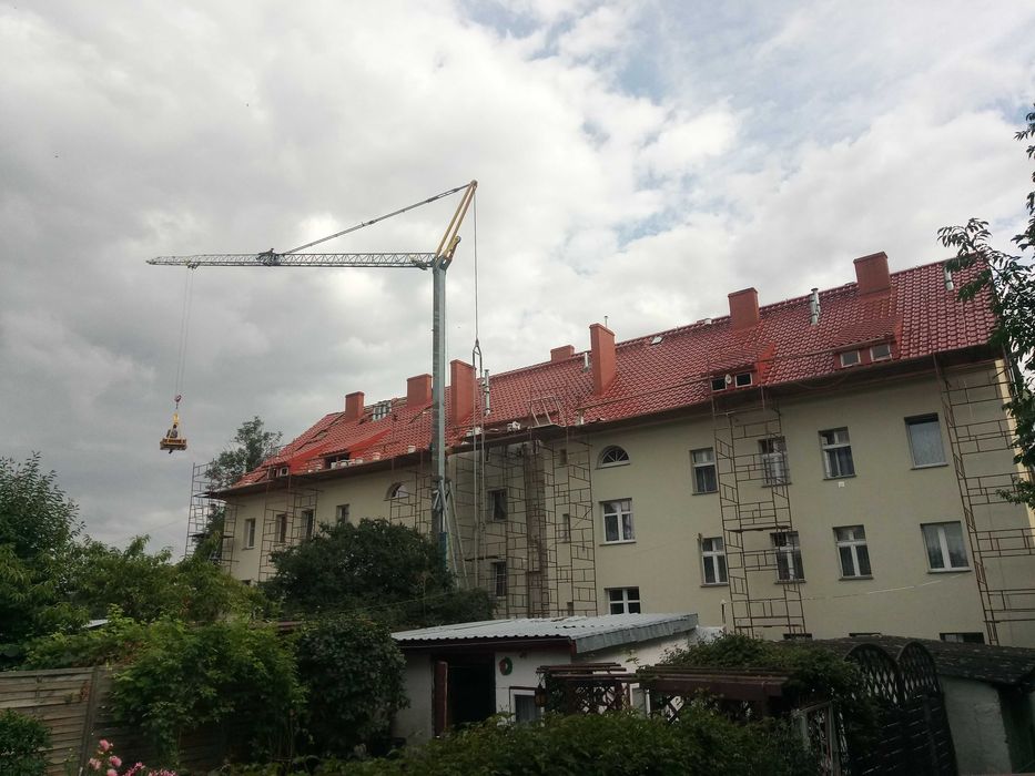 żuraw wieżowy dźwig dekarski ciesielski winda wynajem