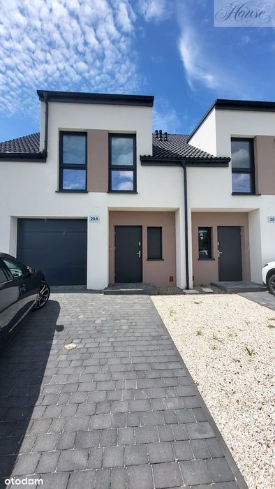 Nowy dom na granicy miasta .