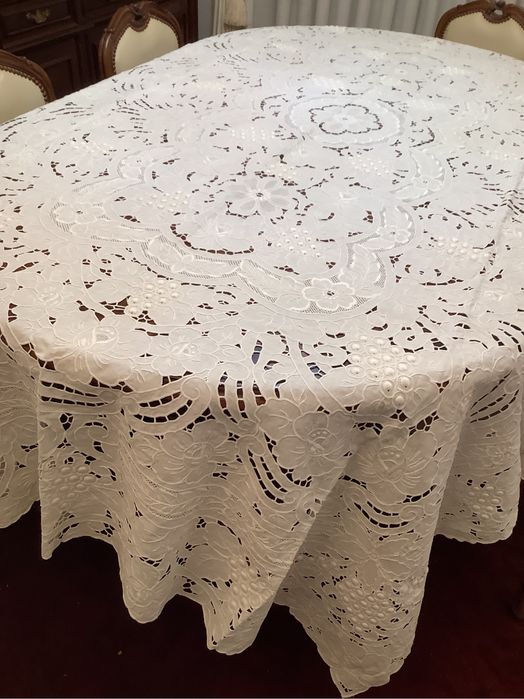 Toalha lindíssima bordado da madeira nova