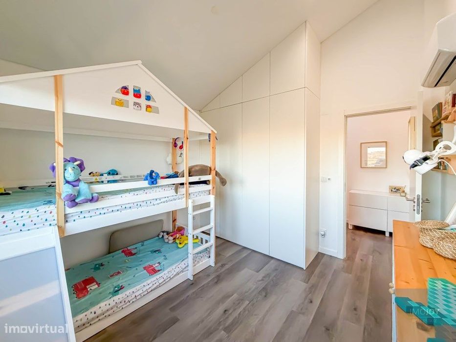 Moradia Isolada T4 com Jardim em Trajouce