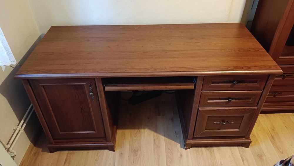 Sprzedam biurko, stylowe np. do gabinetu lub biura