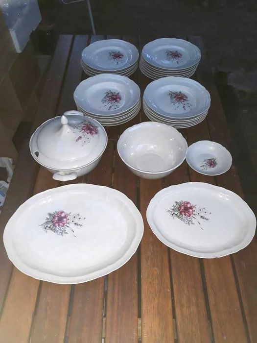 Serviço de Jantar da Porcelana SP Coimbra - 29 Peças