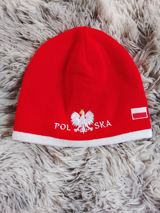 Czapka zimowa z herbem i flagą polski
