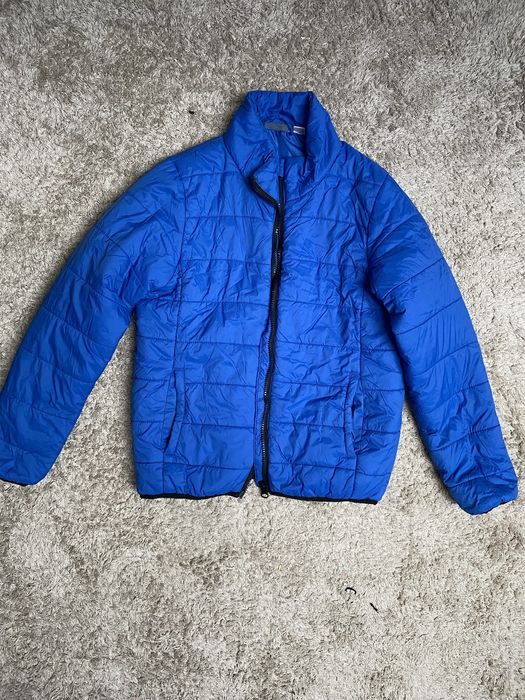 Niebieska kurtka wiatrowa 146