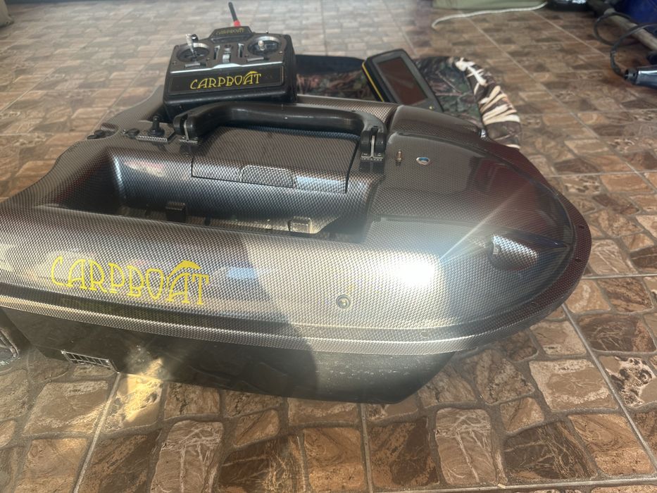 Кораблик для прикормки Carpboat Carbon FD500