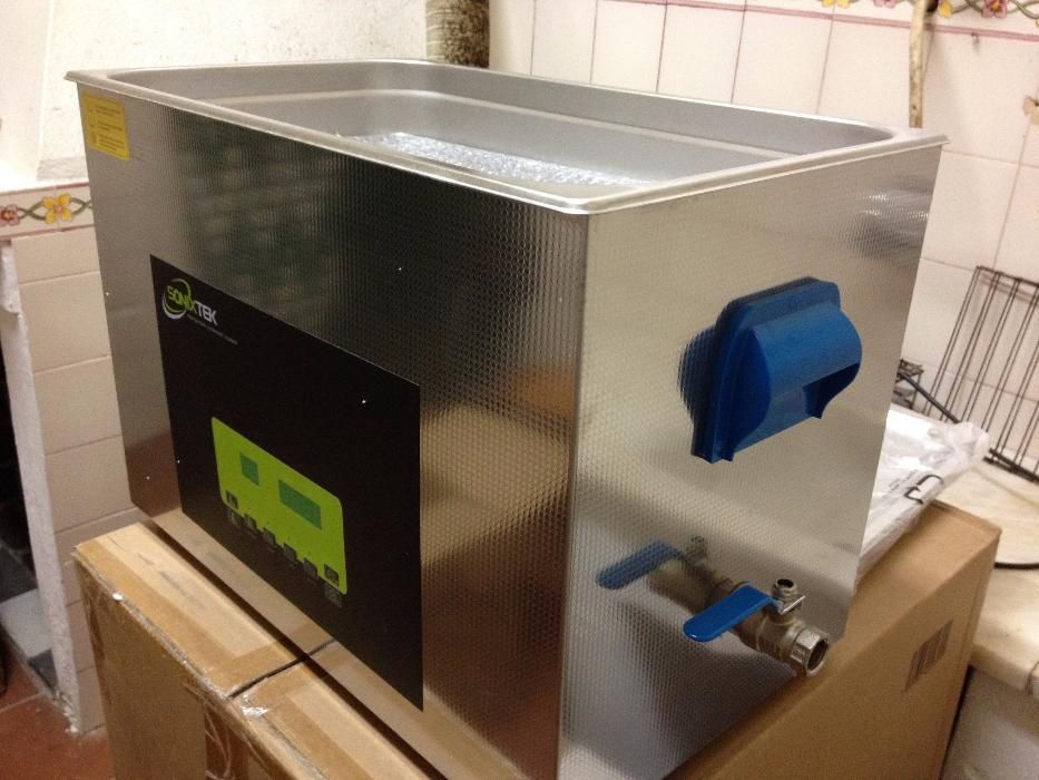 Tina de limpeza por ultra-sons desde 2 Litros a industriais de 235