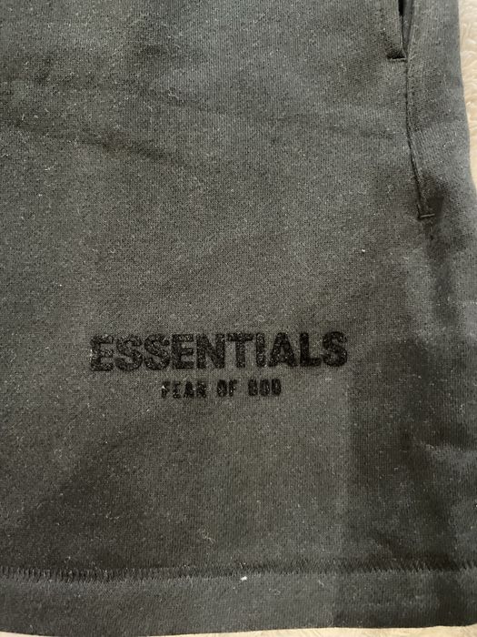 Продам шорты ESSENTIALS