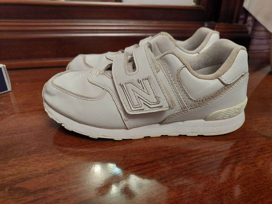 Продам кроссовки New Balance  кожаные 35 размер