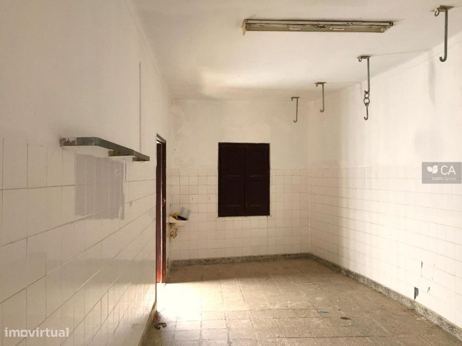 Loja para venda com 330m², situada em Cunheira, concelho de Alter d...