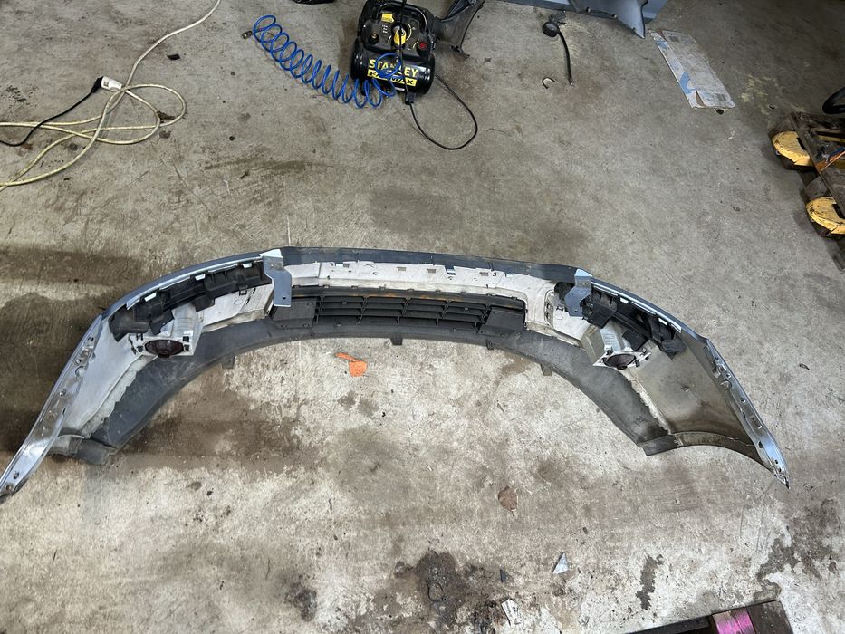 Zderzak przod Ford Focus C-Max Mk2 03-07r/ lakier Z3