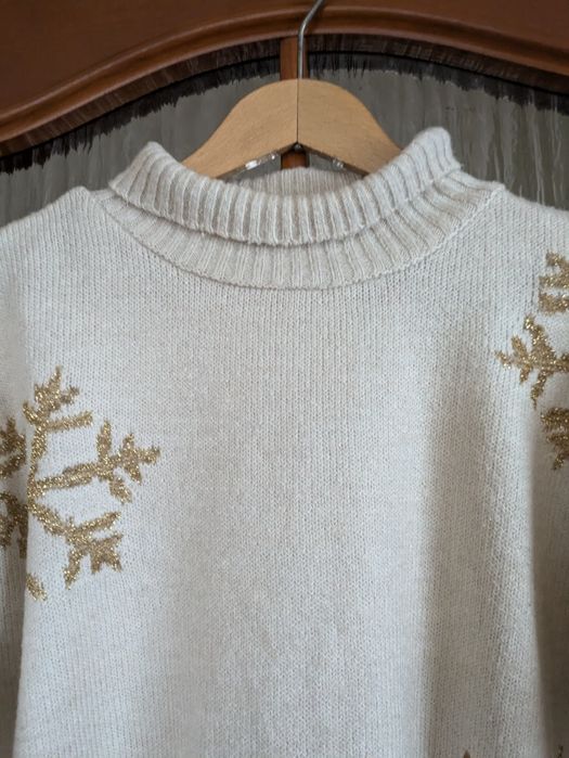 Sweter, półgolf, kremowy, złote gwiazdki. Trendyol. Rozmiar S