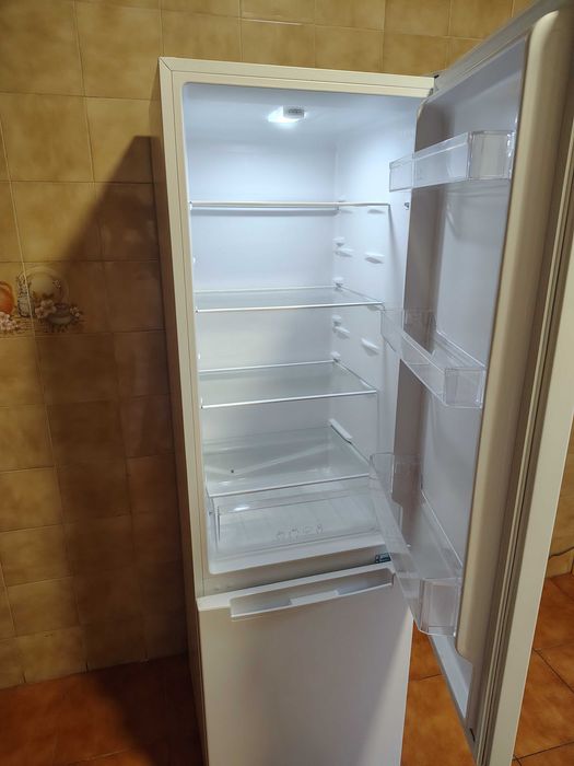 Frigorífico combinado kunft kc9113 180cm 262L