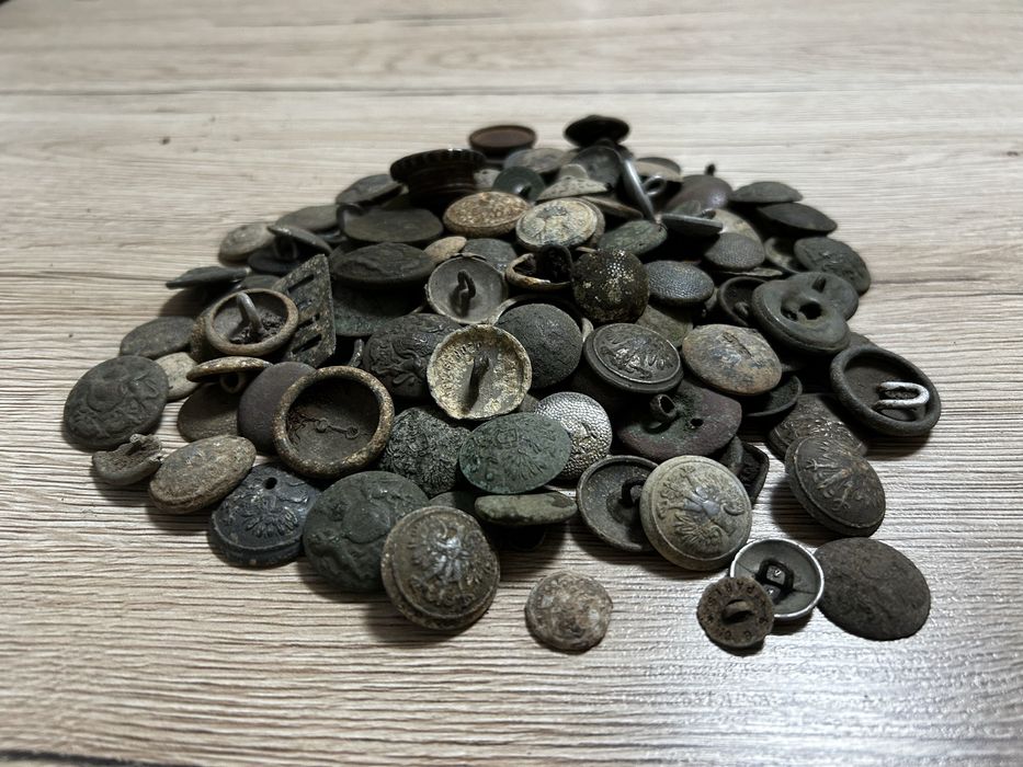 Stare guziki wykopki antyki (5)