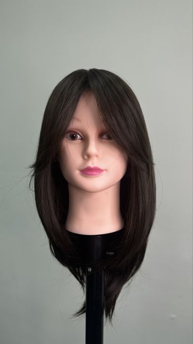 Перука середньої дліни волосся