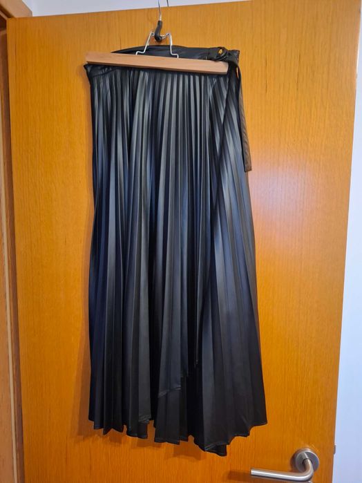 Maxi saia pregas em polipele Zara