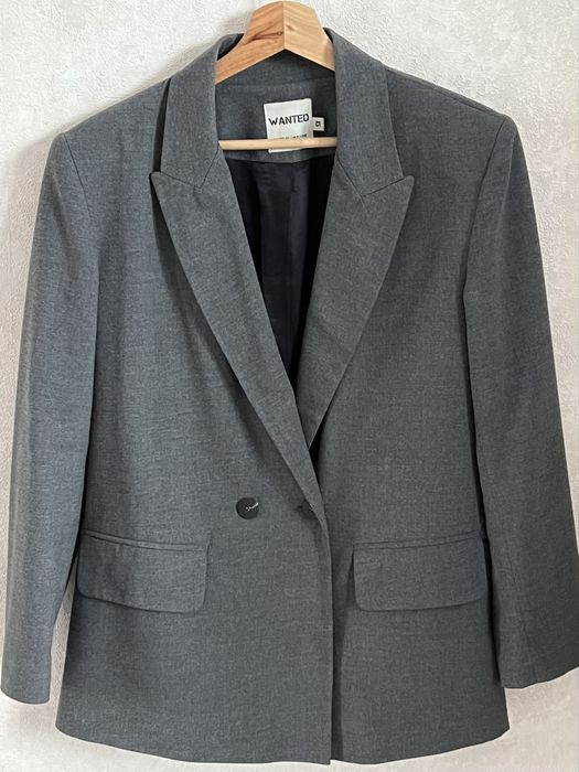 Жіночий сірий піджак оверсайз