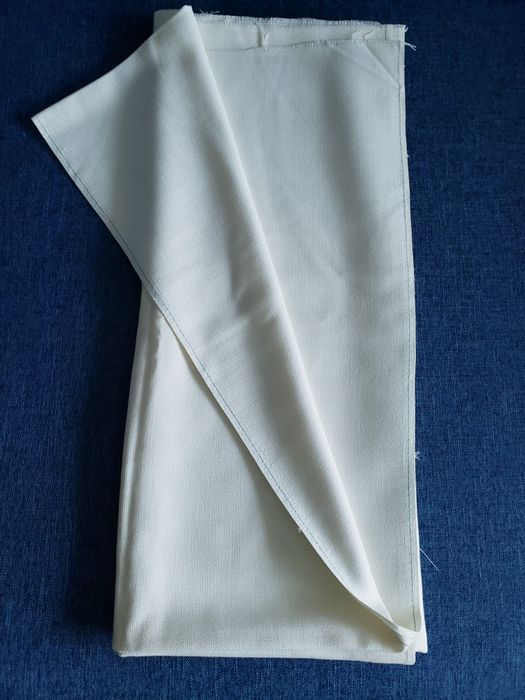 Отрез канвы 50-х годов СССР 2,4 на 1,05 
Цена за отрез.