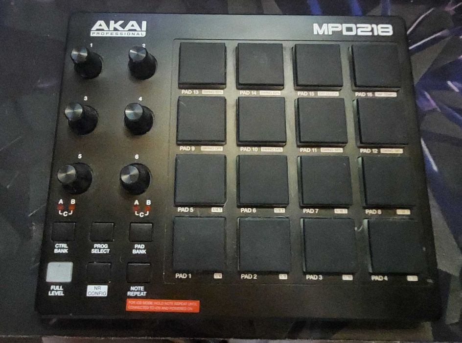 AKAI Mpd218 (Como Nova)