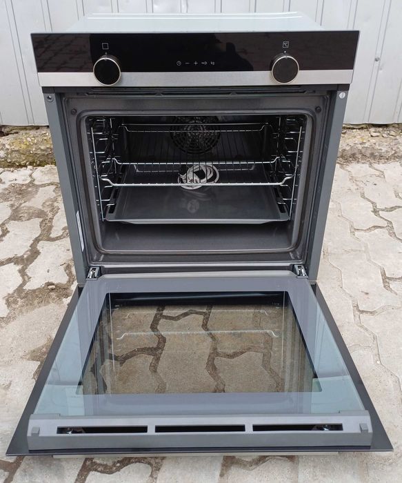 Встраиваемый духовой шкаф Сименс Siemens HB517ABS0 iQ500 черный