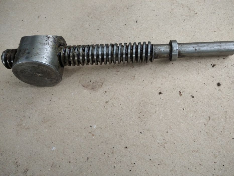 Гвинт-гайка малої поздовжньої подачи супорту  16-К20.