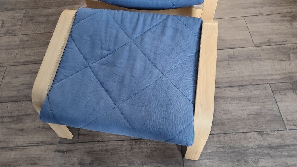 Fotel Poang z Ikea z podnóżkiem