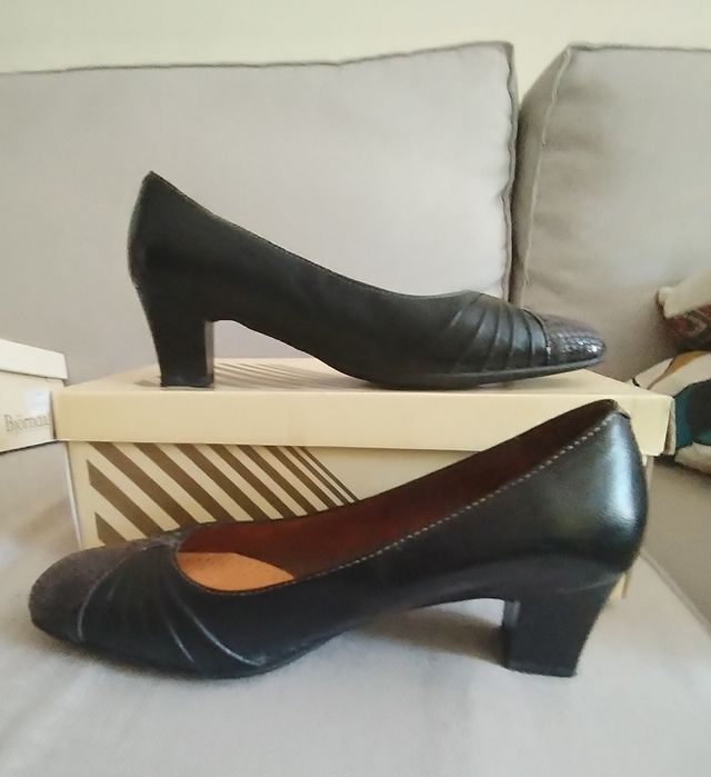 Sapatos de Salto Baixo em pele, "Horas Cómodas" N.º 36