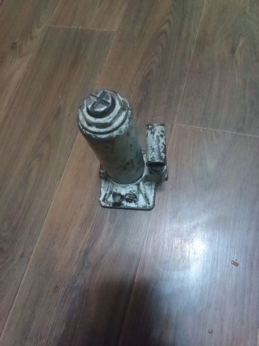 Домкрат гидравлический 2 тонны