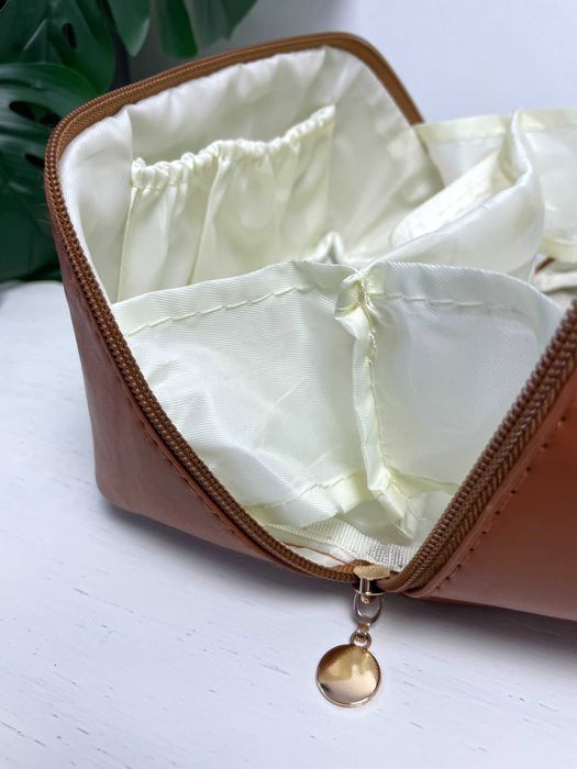 Kosmetyczka jasno-brązowa, rozkładana 21 cm