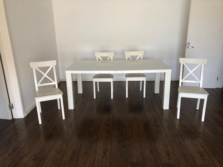 Conjunto 4 cadeiras e 1 mesa (branco)