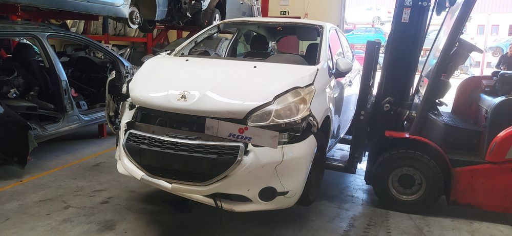 Peugeot 208    .