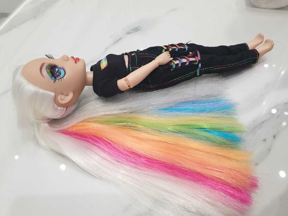 Lalka Rainbow High Junior Amaya Raine Doll kolorowe włosy tęczowe