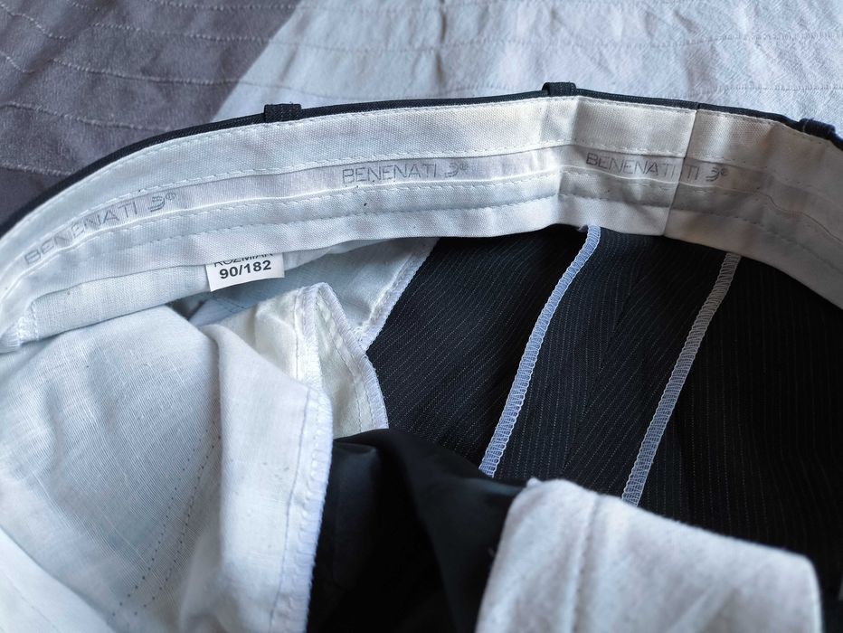 Garnitur czarny w prążek 182/104/90