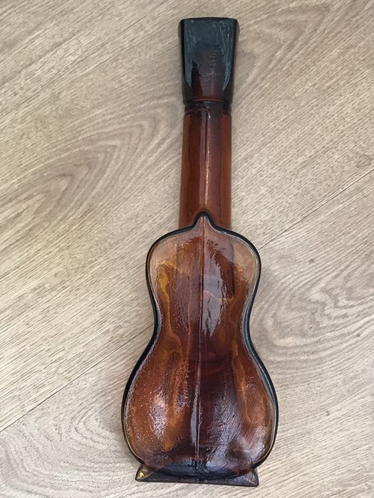 Garrafa de vidro em forma de viola