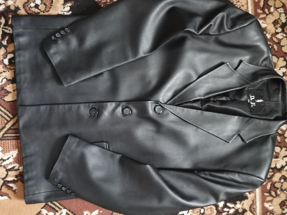 Шкіряний піджак в гарному стані