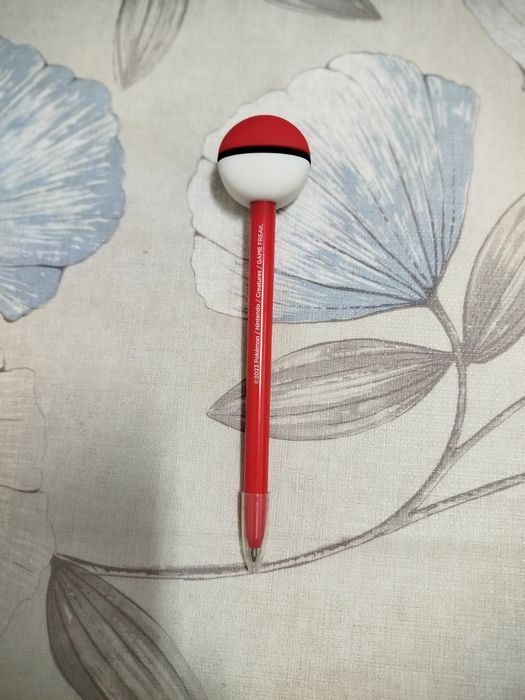 Porta lápis em lata + caneta Pokémon